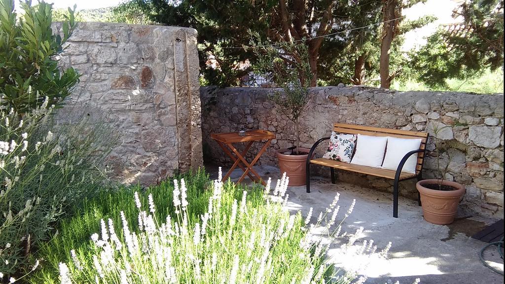 Villa D House Authentic Zlarin House, Relaxing Courtyard And Terrace Camera foto